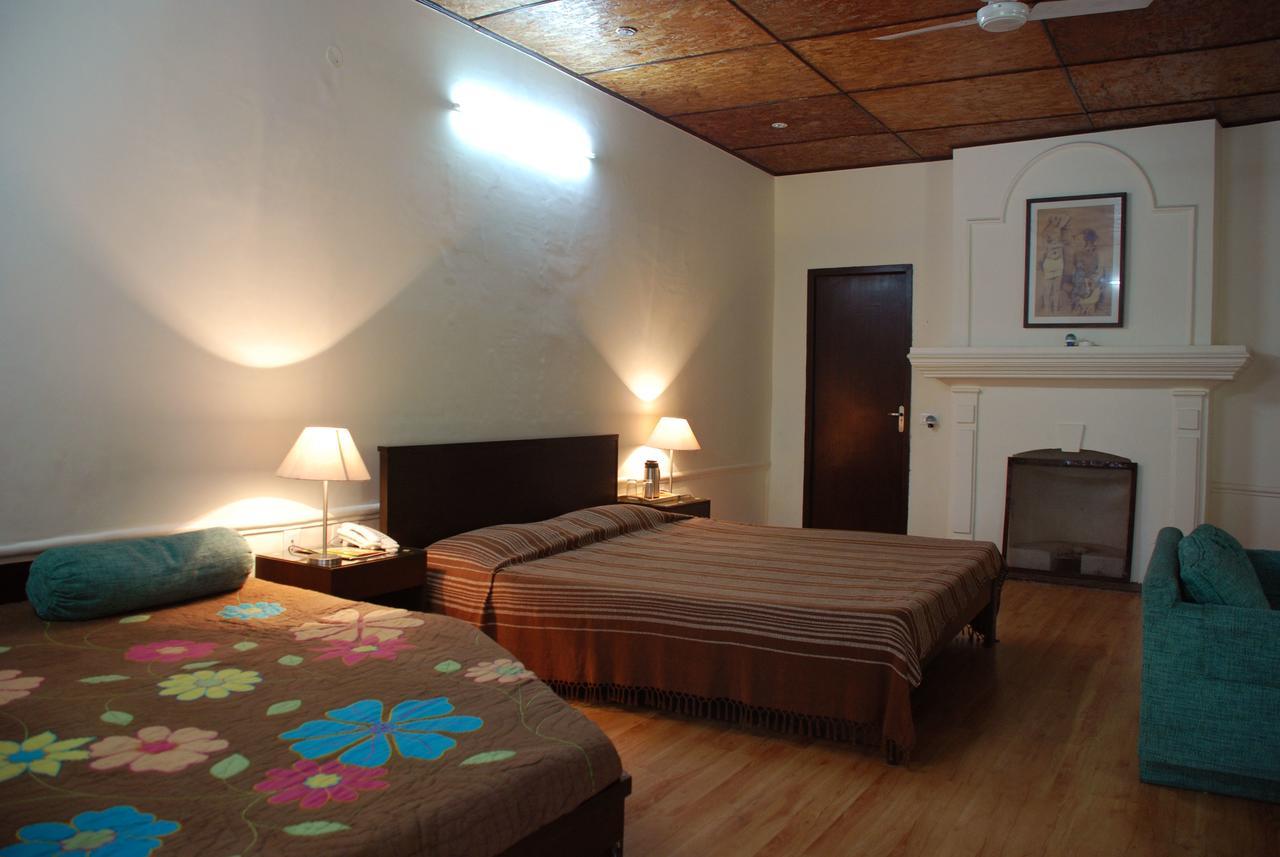 Alasia Hotel Касаули Екстериор снимка
