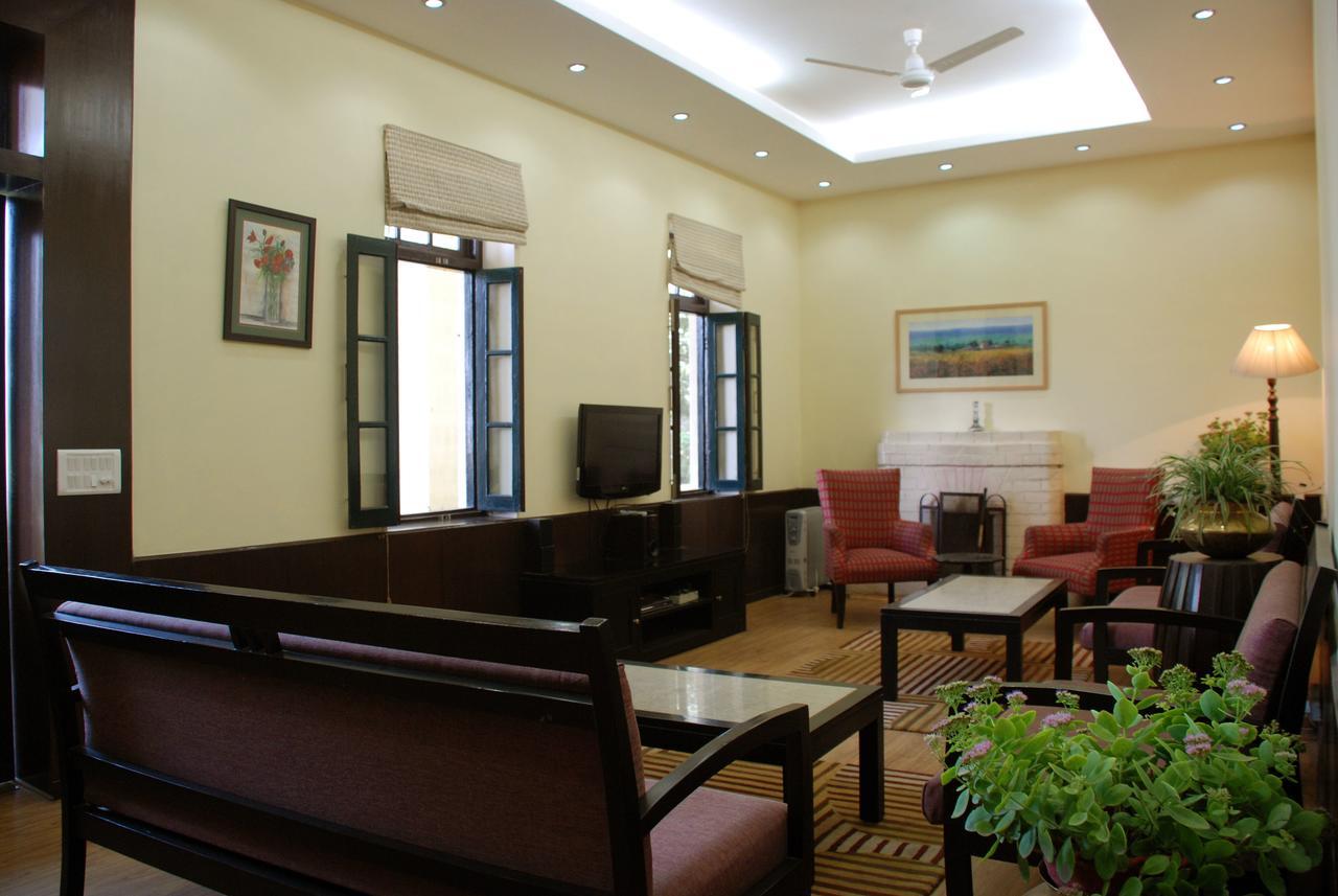 Alasia Hotel Касаули Екстериор снимка