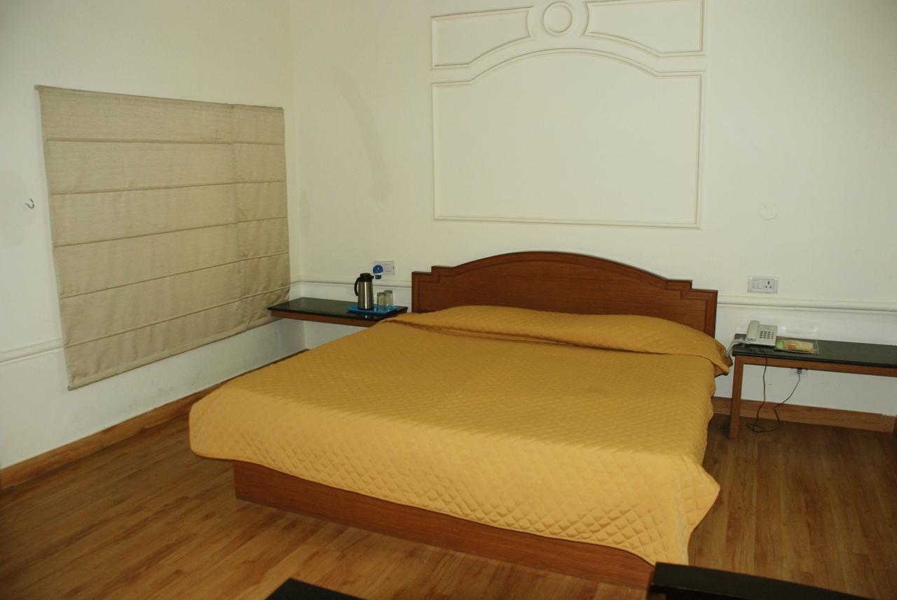 Alasia Hotel Касаули Екстериор снимка